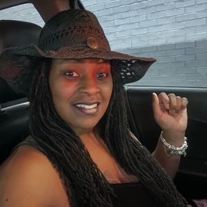 Meet your Posher, Kay